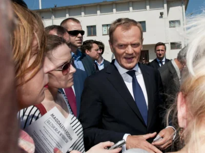 Yakotak - Tusk zachęca do głosowania:
https://wpolityce.pl/polityka/196975-tusk-zach...