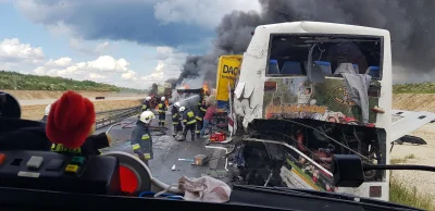 jmuhha - Wypadek na DK-1 w Bogusławicach z udziałem ciężarówek i autobusu. Wybuchł po...