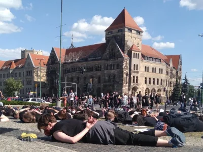 zino - W związku z ostatnią aferą, przybyło sojuszników Dudy. Leżą i kwiczą.

#wybo...