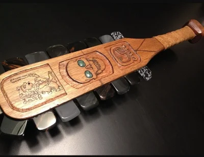 WuDwaKa - Jest to broń Azteków/Majów zwana Macuahuitl, wykonana jest tylko z ostrych ...