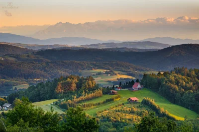 vitoosvitoos - Tatry(ok 90-100 km) widziane z Lichwina. Pod nimi stacja narciarska Ju...