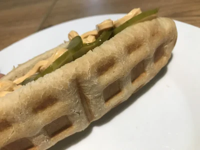 popik3 - Wszyscy plusują #czosndog a ile plusów może dostac mój #gofrodog ? #foodporn...