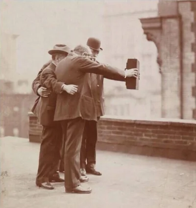Dibhala - Tak się strzelało selfiacze w 1920r.

#ciekawostki #ciekawostkihistoryczn...