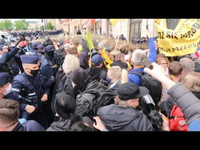 W.....a - > a do tego opłacali funkcjonariuszy z policji, aby wszczynali zamieszki

...