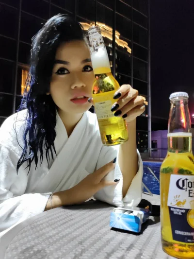 LuckyStrike - Siedzimy przy basenie z 888 chińczykami, meksykańskie piwo leci 0,330 l...