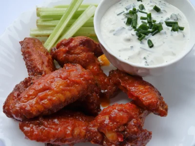 paramyksowiroza - Mirki, dziś polecam Buffalo Wings z sosem blue cheese.
Częstujcie ...