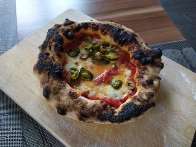 bendarowski - pierwsza pizza neapolitańska, nie udało mi się kupić kamienia i piekłem...
