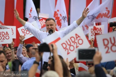 P.....i - A więc tak umiera wolność. Wśród burzy oklasków