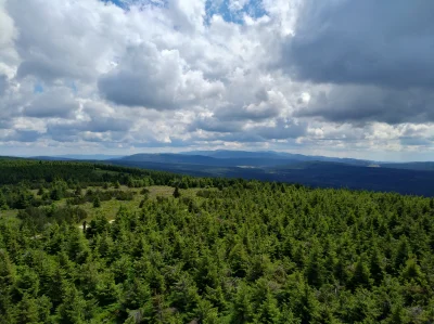 k.....a - całe pasmo Karkonoszy widać na horyzoncie :)