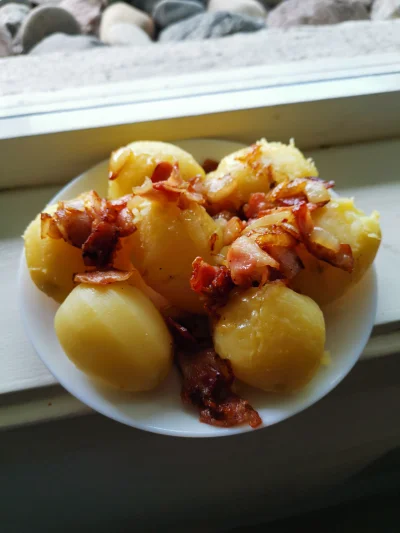ReFree - Młode ziemniaki, boczek, cebula. Tak proste a tak zajebiste.

#gotujzwykopem