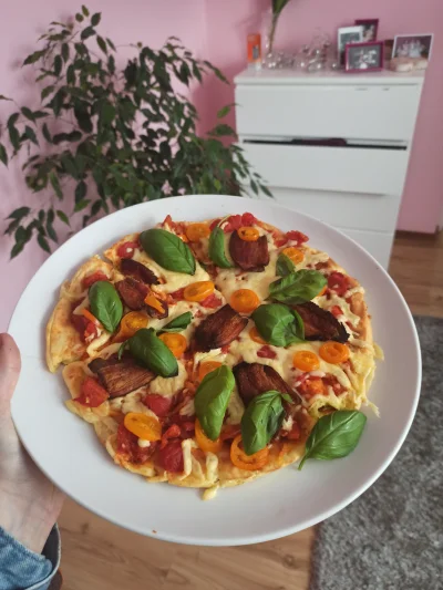 apsikapsik - Pizza na spodzie twarogowym! Dużo białka dużo sytości!

#gotujzwykopem #...