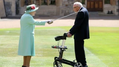piotrveyner - Królowa Wielkiej Brytanii Elżbieta II nadaje tytuł szlachecki Tomowi Mo...