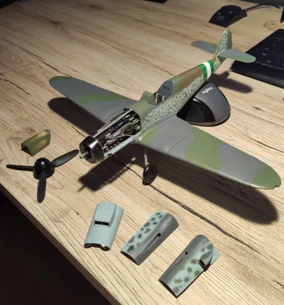 wicieyy - Bf109 G10, postępy z budowy: 

Dziś jakieś drobne elementy + biały pasek na...