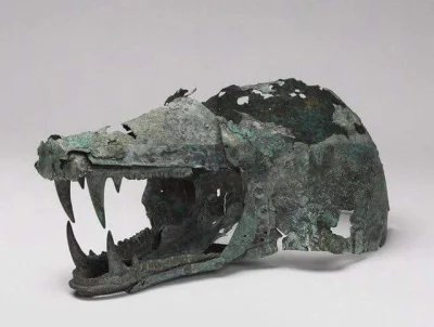 IMPERIUMROMANUM - Etruski hełm w kształcie głowy wilka

Etruski hełm w kształcie gł...
