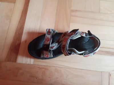 RandomowyMirek - Jakiś czas temu kupiłem sobie sandały.

Te sandały to były najwygo...