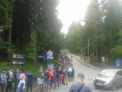 ainam102 - Karpacz-kolejka do wyciągu na Kopę.
#gory #karkonosze #koronawirus