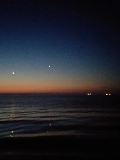Tranq - z lewej księżyc z prawej neowise
#kometa #neowise #kosmos