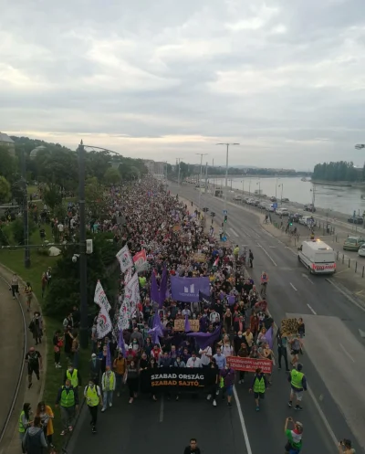 Pierdyliard - Protest na Węgrzech na rzecz wolności prasy.
#cikawostki #wegry