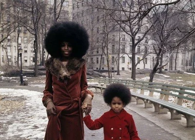 brusilow12 - Matka i córka na spacerze w Nowym Jorku, lata 70 XX w. ( ͡° ͜ʖ ͡°)


...