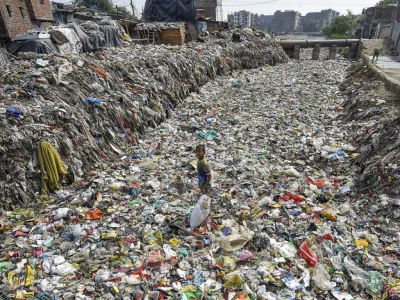 t.....h - Śmierdzące reklamówki, papierowe torby, likwidacja słomek, podatek od plast...