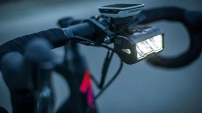gruszkaofficial - Kupię jakieś sensowne oświetlenie na przód do #rower #szosa za 100-...