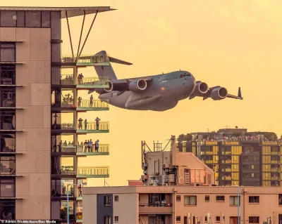 P.....o - Boeing C-17 Globemaster 

Bonus w komentarzach

#fotografia #ciekawostk...