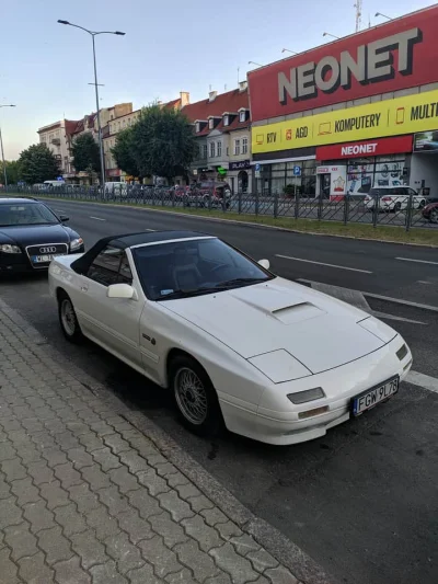 CarSpotterka - Mazda RX-7 FC Cabrio Turbo 1989r. 
Bardzo, ale to bardzo rzadkie połą...