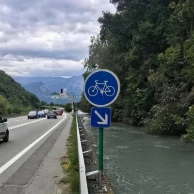 mroczne_knowania - #rower #heheszki

Lokalizacja: Francja, okolice Grenoble.