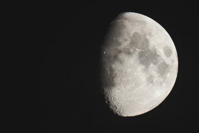 thedestroyerofeels - Dzisiejszy Księżyc. Fota zrobiona przez teleskop Sky-Watcher MAK...