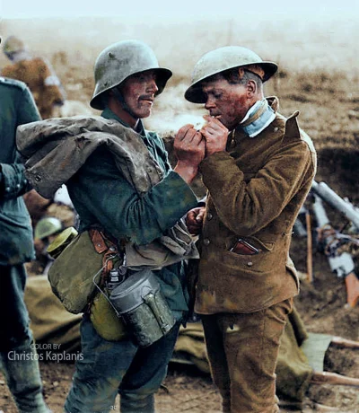 wojna - „Świąteczny Rozejm”

24 grudnia 1914 r. na froncie zachodnim pierwszej wojny ...