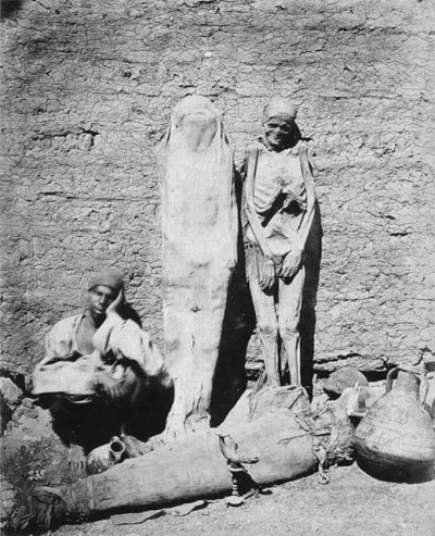 historyhiking - Kup Pan mumię. Uliczny sprzedawca mumii egipskich. Kair, rok 1878.