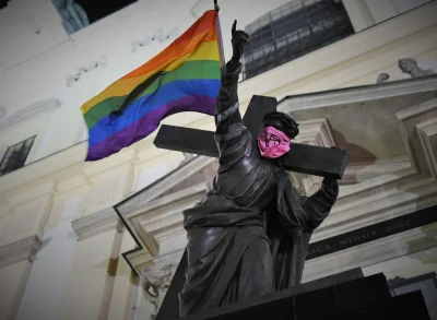 ideologia-LGBT - @LouisCypherr: wkładanie Jezusowi na twarz maski anarchisty i wręcza...