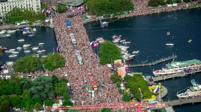 UchoSorosa - Możliwe że takie protesty były. Ale jakim cudem ze zdjęcia parady miłośc...