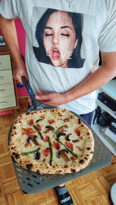 BenekTG - Pizza & Sasha

#gotujzwykopem #pieczzwykopem #pizza #sashagrey