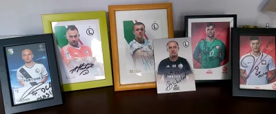 zafrasowany - Piękna kolekcja autografów piłkarzy Legii #laczynaspilka #ekstraklasa #...