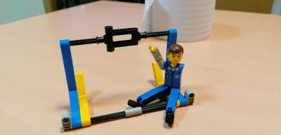 WuDwaKa - Zrobiłem sobie z LEGO Technic podstawkę pod telefon aby nie trzymać go w rę...