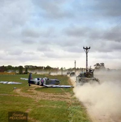 wojna - Kolumna Brytyjskich czołgów Sherman z 24. Pułku Lancers, 8. Brygada Pancerna,...