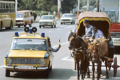myrmekochoria - Drogówka w Baku, Azerbejdżan 1987.

#starszezwoje - tag ze starymi ...