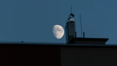 Wolfman91 - Księżyc nieśmiało wychyla się zza bloku...

#fotografia #mojezdjecie