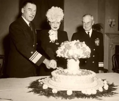 I.....u - urzędnicy amerykańscy świętują I rocznicę zrzucenia bomby atomowej na Hiros...