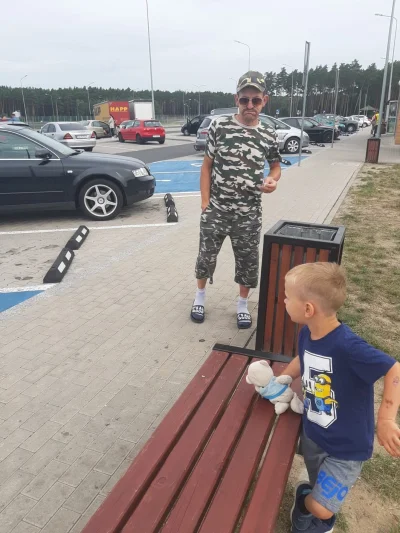 swistak91 - Na zdjęciu mojego syna jest podobno jakiś żołnierz w pełnym kamuflażu, kt...
