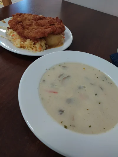 g.....i - Obiad:
- zupa pieczarkowa
- schabowy z ziemniakami, surówka warzywna

14 zł...
