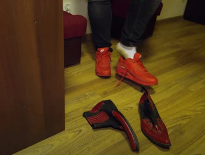 RychuBychu - @JapanPanda: Może w końcu na nowe skarpety uzbierał, te buty ma od gimbó...