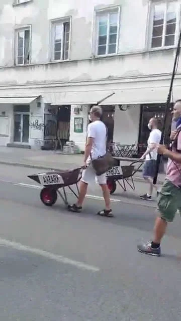 frrans - Tymczasem w Warszawie trwa protest medyków. Fajnie, że dzisiaj prawdopodobni...