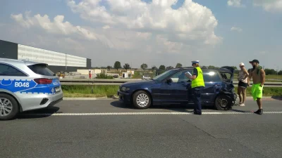 czteroch - Korek na autostradzie #a4 pod Wrocławiem. Ponad 30 minut stania.
#wypadek ...