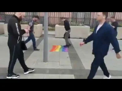 Dziczek3000 - Podeptana flaga LGBT w Rosji.

Zapraszam do dyskusji. #homoseksualizm...
