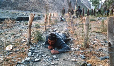 jaxonxst - Afgański żołnierz w trakcie szkolenia przeprowadzanego przez amerykańskich...