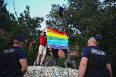 Nirin - Kolejne epickie zwycięstwo polskiej lewicy - tęczowa flaga na smoku wawelskim...