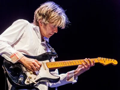 kojotte - Eric Johnson https://musiclo79.blogspot.com/2020/07/eric-johnson-born-augus...