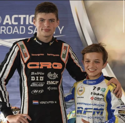 OCISLY_final - Max jest dwa lata starszy niż Lando. 181 cm vs 179 cm.

#f1